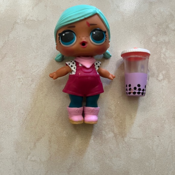 L.O.L. Surprise! Dolls Trio with Pink and Purple Highlights - Picture 3 of 10